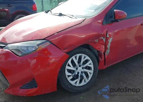 2017 Toyota Corolla Le z USA, uszkodzony, nr VIN 5YFBURHE0HP589442